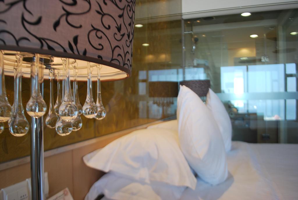 The Center Hotel Weihai Bagian luar foto