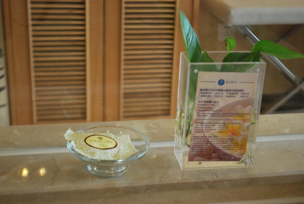 The Center Hotel Weihai Bagian luar foto