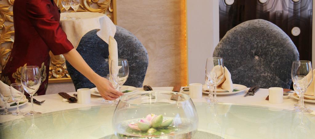 The Center Hotel Weihai Bagian luar foto