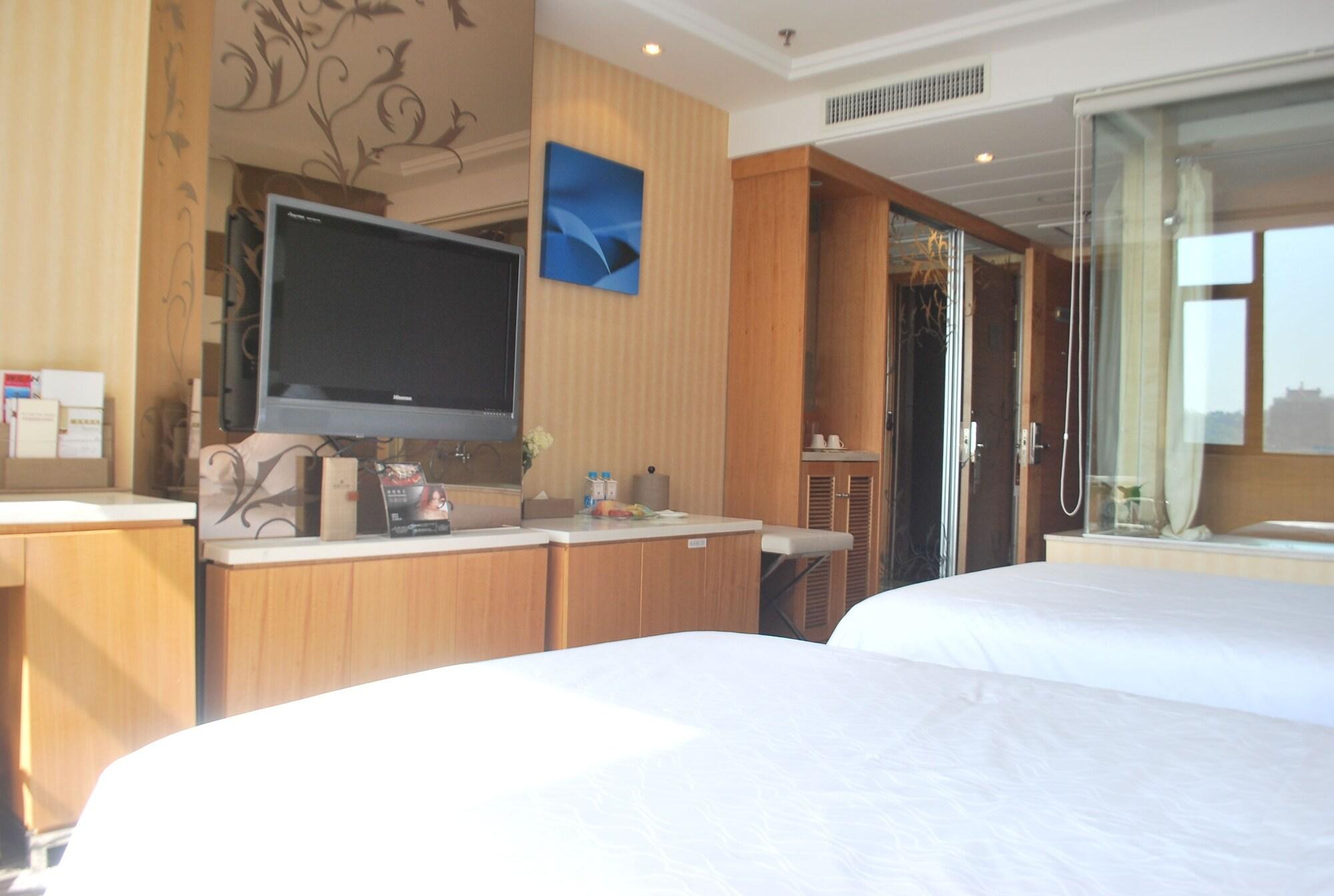 The Center Hotel Weihai Bagian luar foto