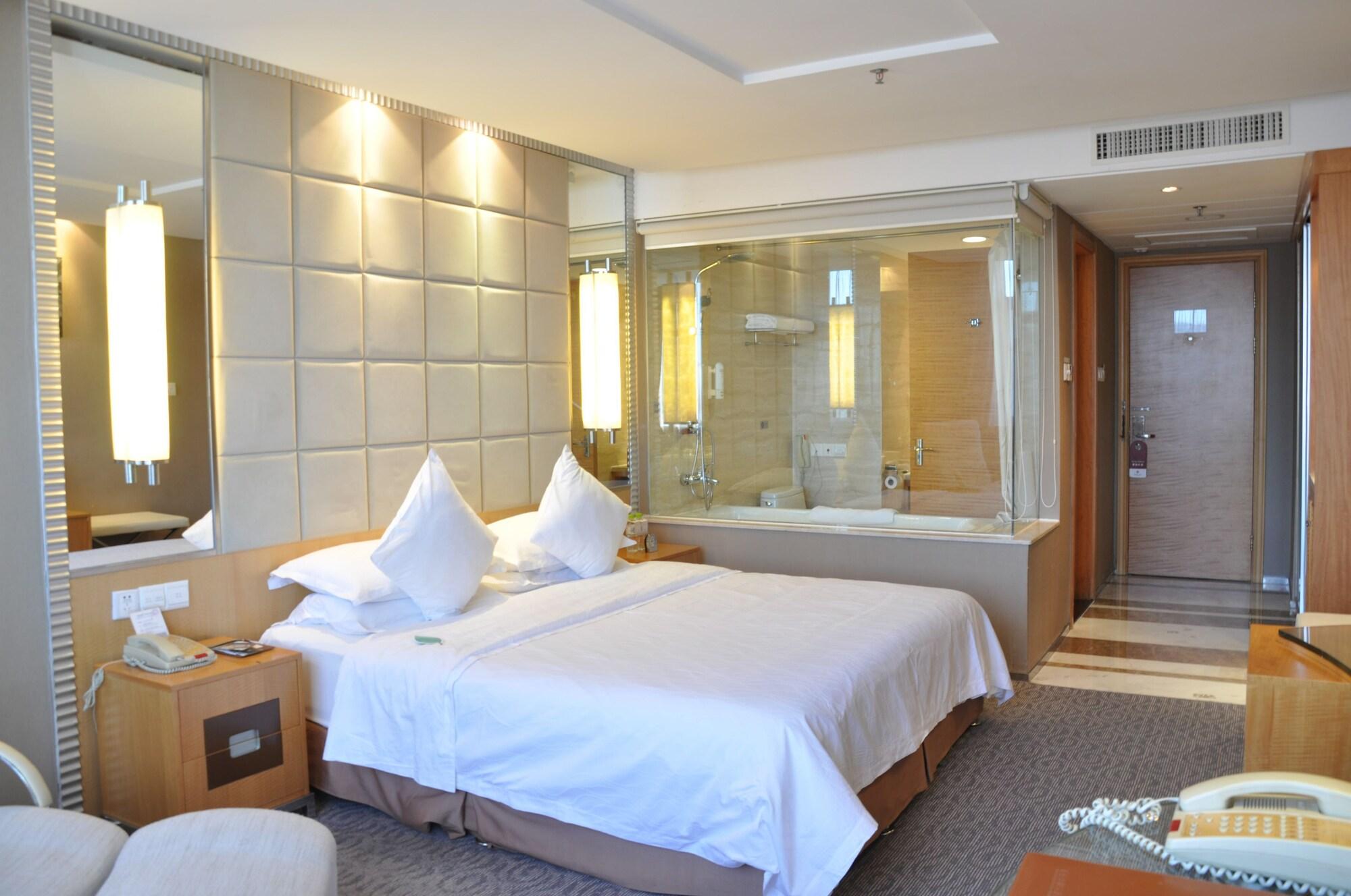 The Center Hotel Weihai Bagian luar foto