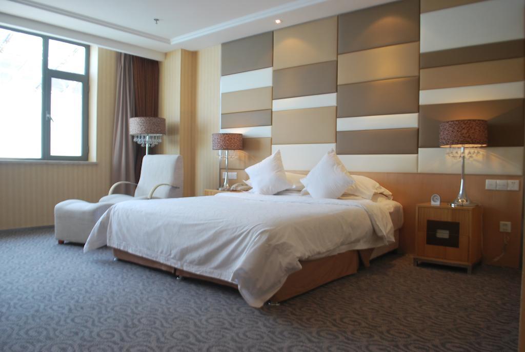 The Center Hotel Weihai Ruang foto
