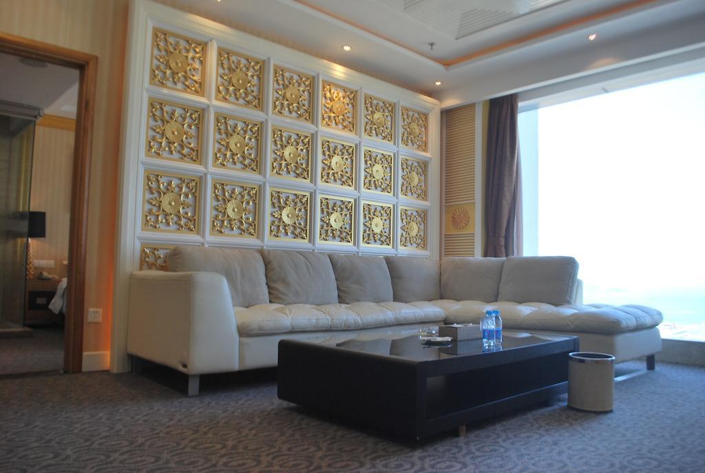 The Center Hotel Weihai Ruang foto
