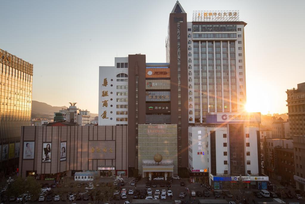 The Center Hotel Weihai Bagian luar foto
