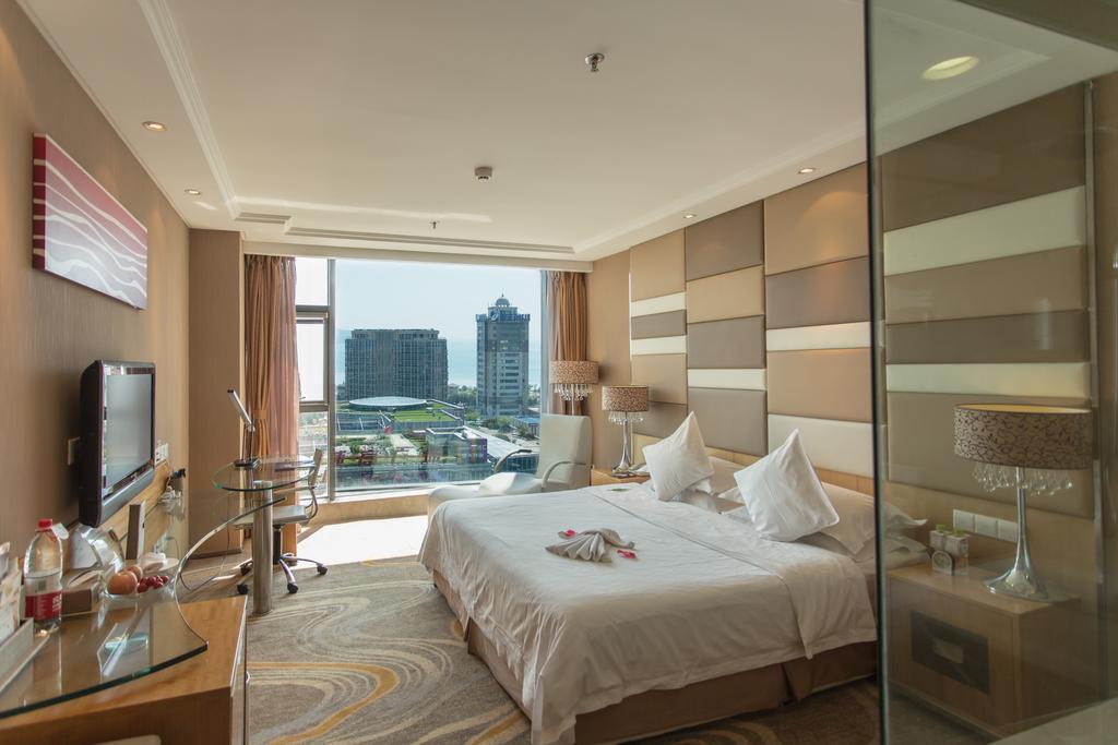 The Center Hotel Weihai Bagian luar foto