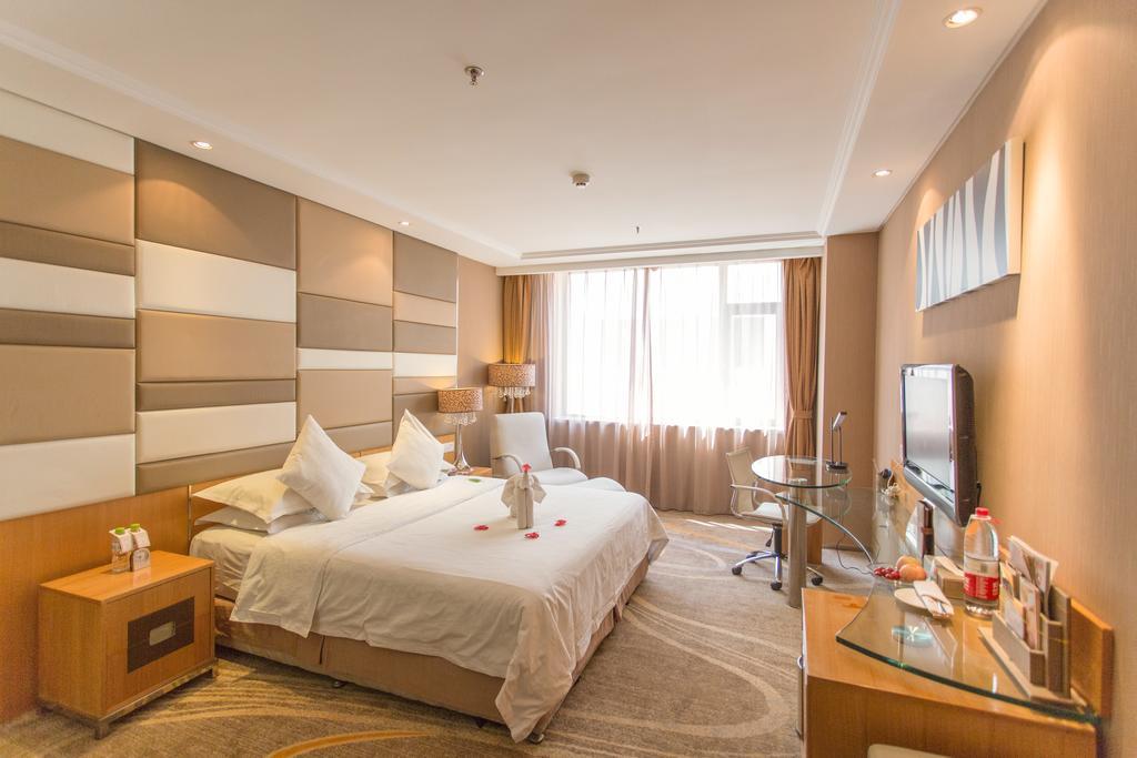 The Center Hotel Weihai Bagian luar foto