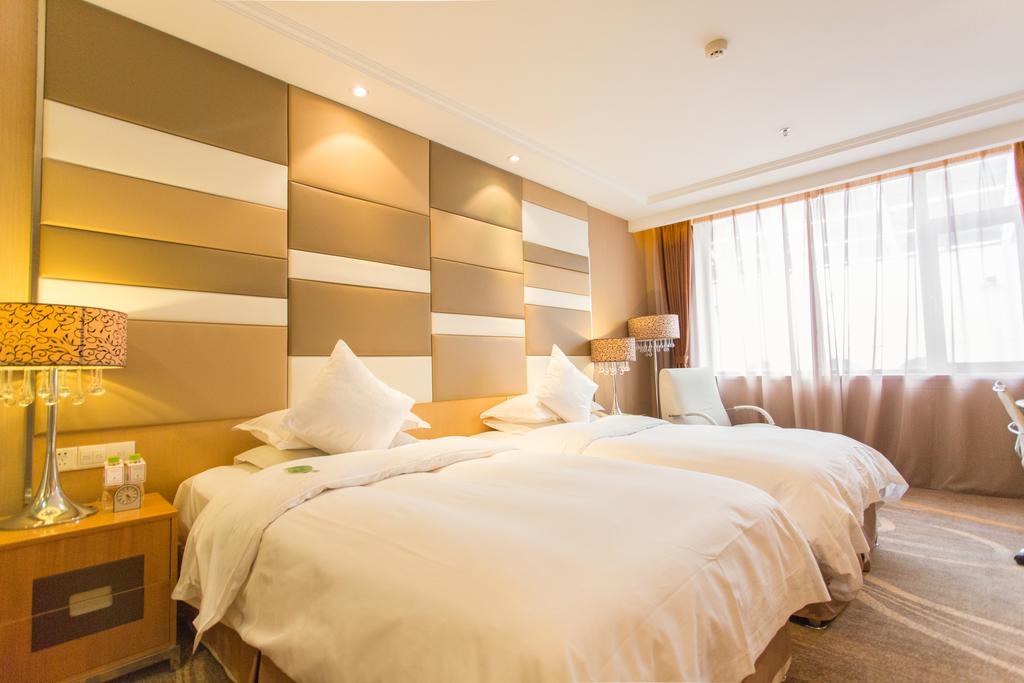The Center Hotel Weihai Bagian luar foto