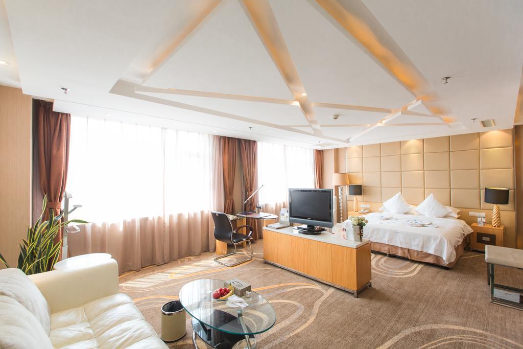 The Center Hotel Weihai Bagian luar foto