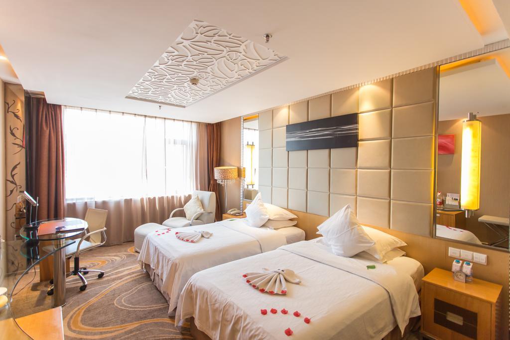 The Center Hotel Weihai Bagian luar foto