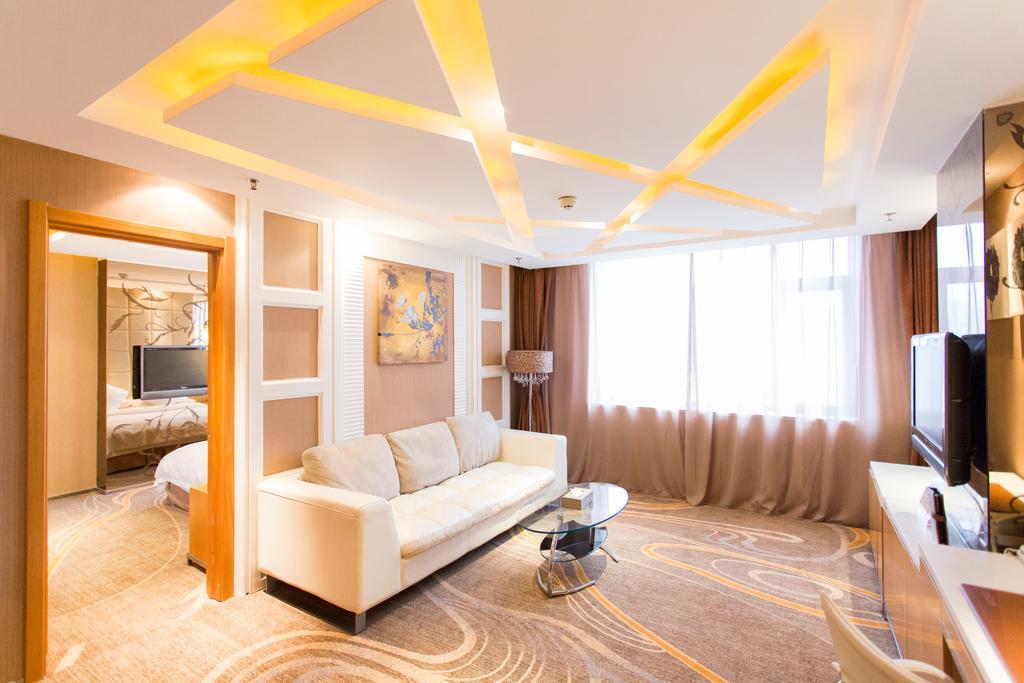 The Center Hotel Weihai Bagian luar foto