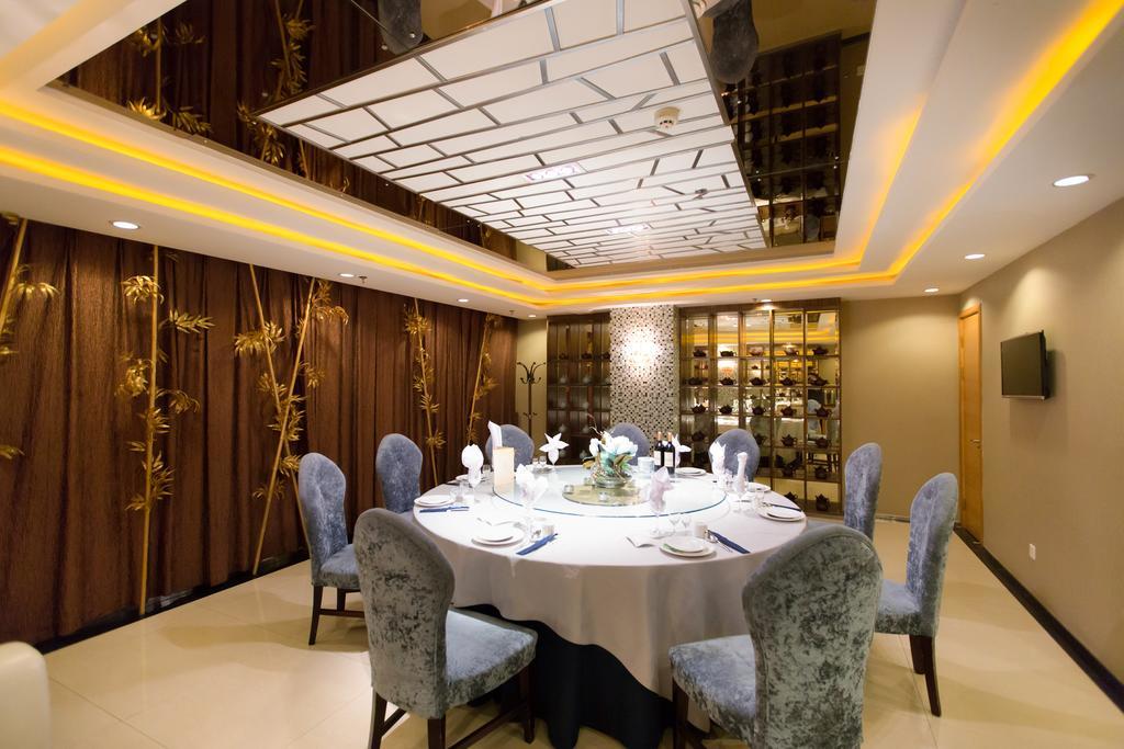The Center Hotel Weihai Bagian luar foto