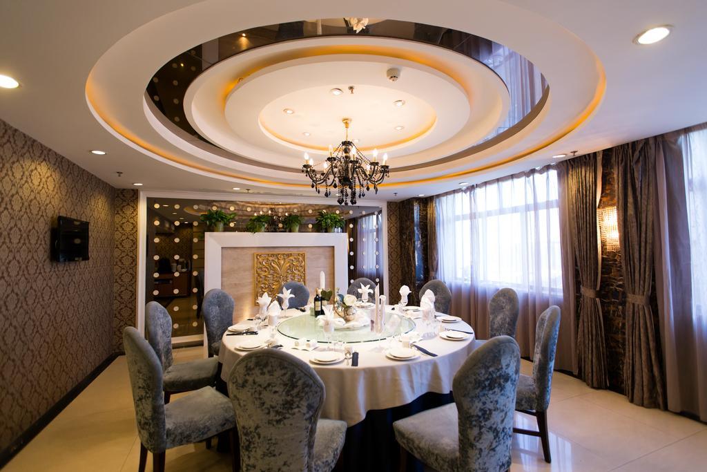 The Center Hotel Weihai Bagian luar foto